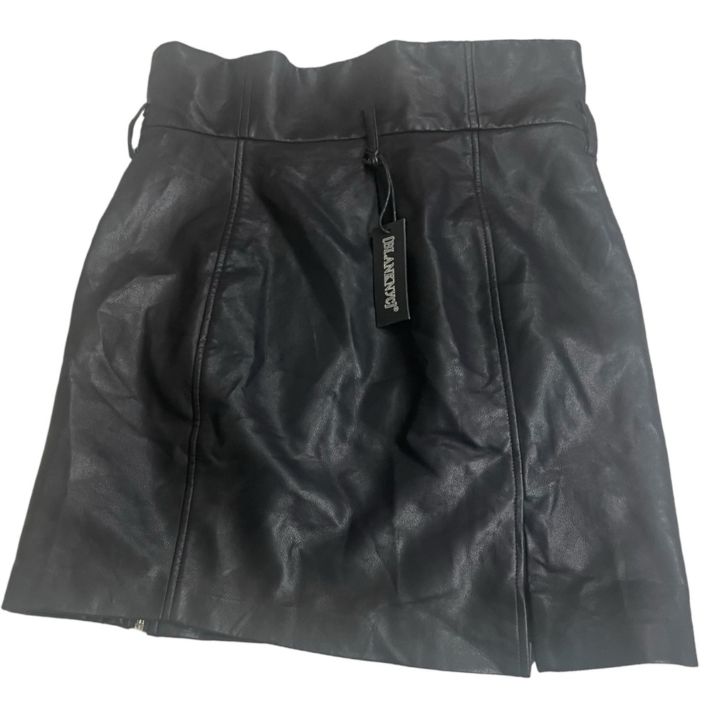 NEW BLANK NYC
Blank NYC Faux Leather Front Zip Mini Skirt Size 28 - Picture 2 of 12
